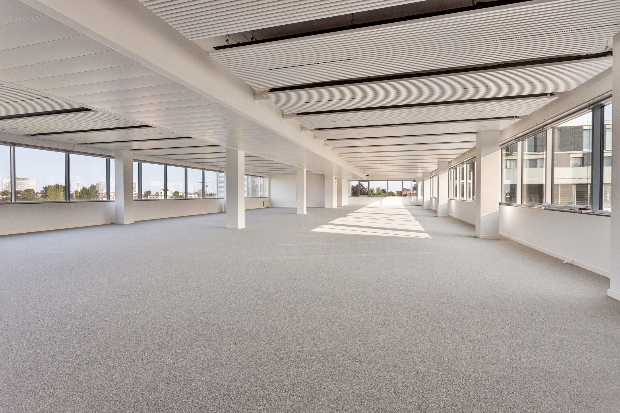 Kantoor te huur van 624 m² in het modern kantoorgebouw "Compass" - foto 4