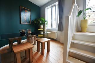 𝗧𝗼𝗽𝗴𝗲𝗹𝗲𝗴𝗲𝗻 𝘀𝘁𝗮𝗿𝘁𝗲𝗿𝘀𝘄𝗼𝗻𝗶𝗻𝗴 / 𝘀𝘁𝘂𝗱𝗲𝗻𝘁𝗲𝗻𝗵𝘂𝗶𝘀 met tal van mogelijkheden ! <br /><br />Indeling :<br />Gelijkvloers: <br />- inkom <br />- kelder onder trap<br />- slaapkamer 1<br />- slaapkamer 2<br />- badkamer 1 met douche, lavabomeubel en toilet <br />Verdiep 1:<br />- slaapkamer 3<br />- slaapkamer 4<br />- badkamer 2 met douche en lavabomeubel<br />- toilet <br />Verdiep 2:<br />- leefruimte 1<br />- keuken <br />- terras <br />Verdiep 3:<br />- 2-delige leefruimte 2<br /><br />Faciliteiten :<br />- PVC ramen met hoog rendement beglazing<br />- centrale verwarming op aardgas <br />- dak vernieuwd 2019 : EPDM, 12cm dakisolatie, nieuw dakraam <br /><br />EPC-label D : 305 kWh / (m² jaar) > géén renovatieplicht<br />Elektrische keuring : conform tot 04.04.2038<br />Asbestveilig <br /><br />Prijs € 449.000<br /><br />* BEZOEKDAG zaterdag 18 april tussen 11u00 en 14u00 *<br /><br />Meer info ? 📞 +32 486 20 67 65 📧 katleen@zakenkantoor-roels.be 🌐 www.zakenkantoor-roels.be.