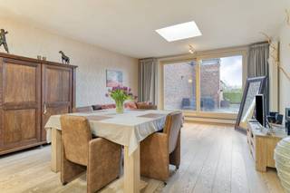 Vous recherchez un appartement exclusif dans le centre d'Ypres ? Ce triplex unique allie espace, lumière et vie extérieure sans pareil. Avec...