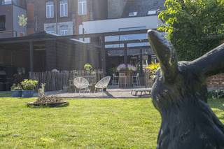 In the center of Izegem, we offer you a unique opportunity: a stately mansion, built in 1924, with a spacious commercial space on the ground floor and a luxurious home above. This house has recently been completely renovated with high quality materials and attention to detail, and exudes class and elegance.The commercial space on the ground floor covers no less than 186 m² and offers numerous opportunities for commercial activities. At the back, there is a spacious terrace where customers or residents can enjoy a pleasant outdoor area.The living area of a total of 240 m² is located on the first and second floors. This spacious and luxurious home is perfectly finished and equipped with all modern comforts. The renovation has retained the charm of the authentic mansion, while creating a contemporary and luxurious living experience.LayoutGround floor- entrance hall with guest toilet- commercial space First floor: - living space surrounded by glass areas with a view of the garden- open kitchen with cooking island - patio- laundry and storage room with access to the roof terrace- 2 bedrooms- bathroomSecond floor:- bedroom- bathroomGarden- spacious terrace- garage- carport Advantages of the house:- recently completely renovated- high quality finish - central location in Izegem- exit through the gardenIf you are looking for a commercial space with an exclusive home above, this property is a unique opportunity. Contact us today for more information or an on-site visit!