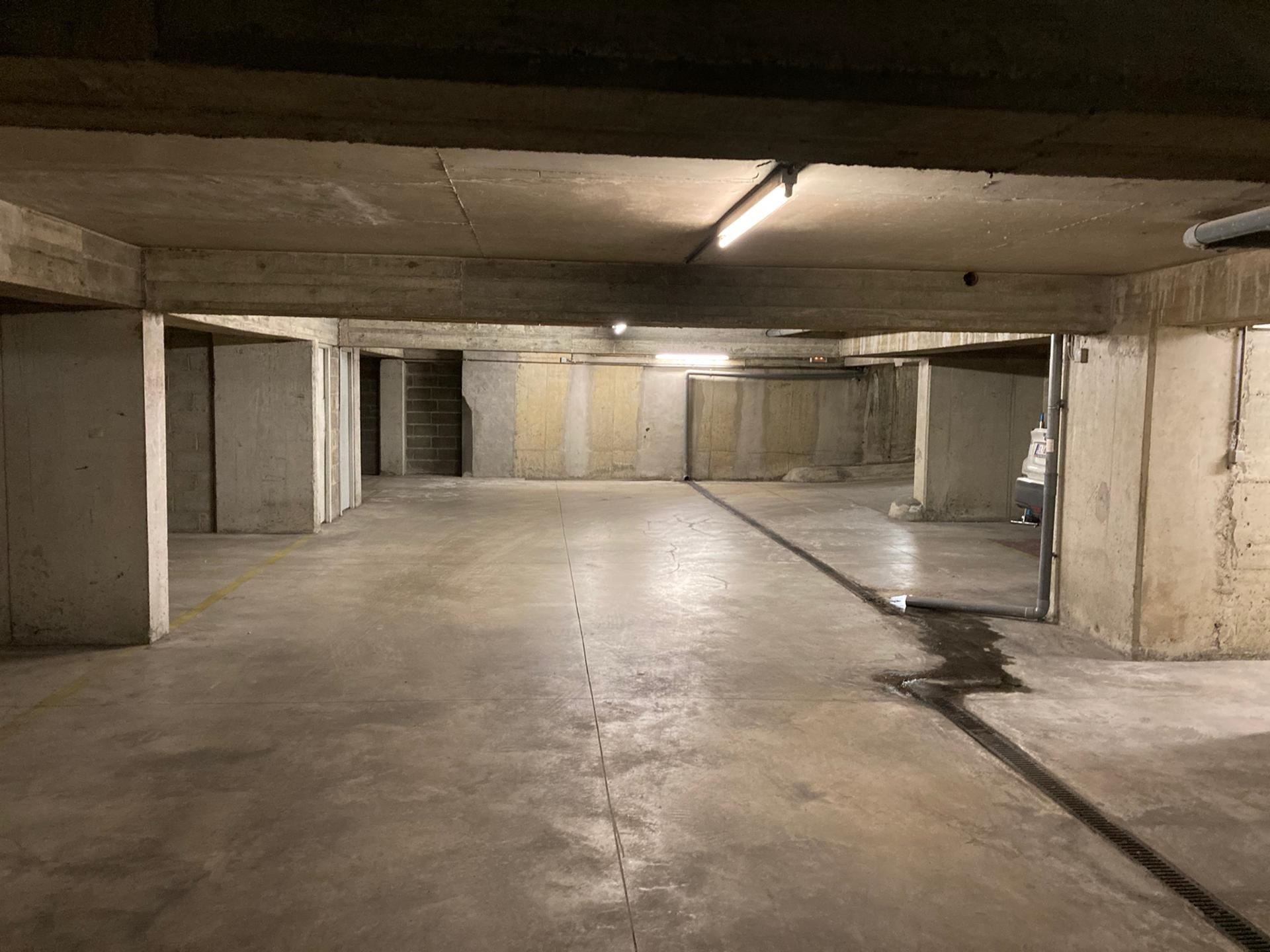 Emplacement de parking souterrain - Quartier Européen - photo 3
