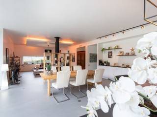 Immo By Julie is delighted to present this old farmhouse built from local stone, completely renovated with high-quality materials, just 15 minutes from Durbuy!
With over 500 m² of living space, it offers the perfect balance between authenticity and modernity.
The living area (±240 m²) impresses with its majestic volumes: a 68 m² living room bathed in light thanks to its floor-to-ceiling windows overlooking the garden, as well as a new, designer open-plan kitchen. Upstairs: a master suite with double dressing room, bathroom and laundry room, two bedrooms, an office and a shower room.
The current 75 m² professional area comprises a waiting room, an office, a WC and a meeting room. This can also be integrated into the living area to enlarge the living space and allow for the creation of 5 or even 6 bedrooms in total, depending on your needs.
Additional assets: 130 m² barn with conversion potential offering a range of possibilities (gîte, workshop, extension, reception room, etc.). Garage for two vehicles. Over one hectare of land with horse boxes and a pond.
Exemplary technical features: new roof (2024), geothermal heating, photovoltaic panels, aluminium window frames, compliant electrical system, PEB A.
A rare property combining charm and energy efficiency.
For more information, contact your Immo By Julie agency on 0498/49.77.56.