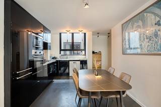 Beautiful 2-bedroom apartment for sale in the heart of Antwerp. LOCATION & ACCESSIBILITY:This modern 2-bedroom apartment is located in the...