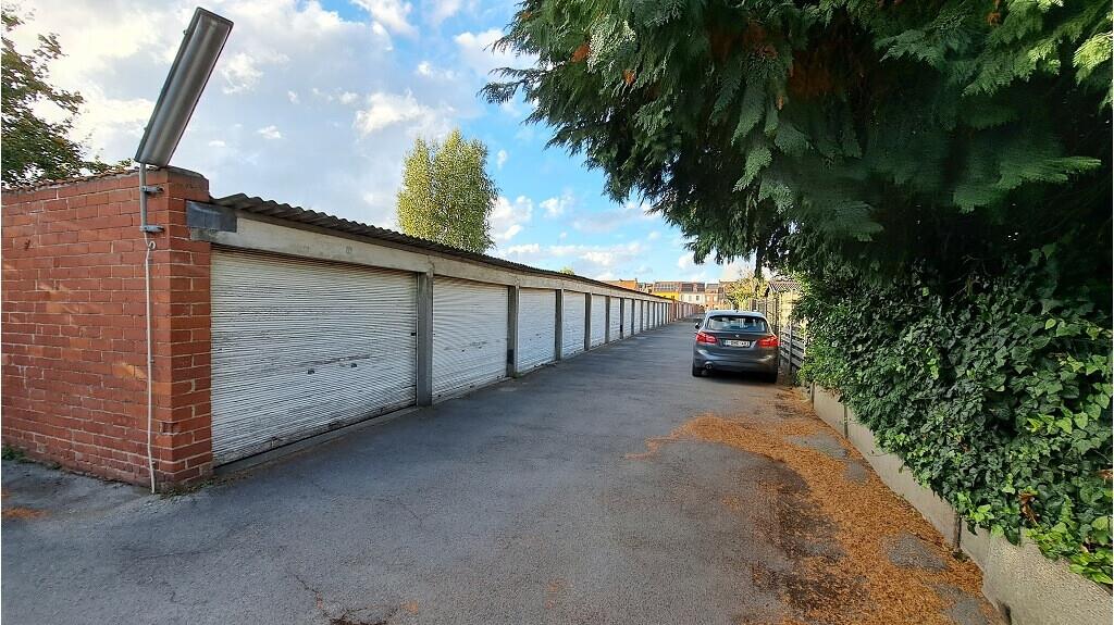 Garagecomplex met 20 garages te koop in Sint-Michiels Brugge - photo 1