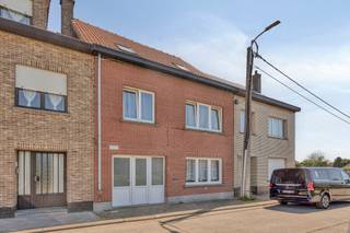 Vous êtes à la recherche d’une maison prête à emménager, spacieuse et située dans un environnement verdoyant et calme, sans faire de compromis...