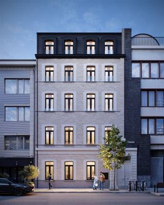 <p><strong>Prachtig nieuwbouwappartement op het Zuid</strong></p><p><strong></strong></p><p><strong> </strong></p><p>Droom jij van een topappartement op het bruisende Zuid? De buurt die altijd leeft? Ontdek samen met ons residentie Antoine, gelegen in de Scheldestraat tussen de Marnixplaats en het Zuidpark. Hier woon je op wandelafstand van het Museum voor Schone Kunsten, de Scheldekaaien en met de beste koffiebars en terrasjes gewoon om de hoek. In een mum van tijd op de ring van Antwerpen of in het centrum van de Stad.</p><p></p><p> </p><ul><li><p><span><span>·</span><span> </span></span>De toplocatie en hipste buurt in Antwerpen</p></li><li><p><span><span>·</span><span> </span></span>Mogelijkheid tot aankoop aan 6% BTW</p></li><li><p><span><span>·</span><span> </span></span>Gezellig overdekt terras</p></li><li><p><span><span>·</span><span> </span></span><span> </span>Lift en ondergrondse fietsenberging aanwezig</p></li><li><p><span><span>·</span><span> </span></span>Bijna energie neutraal (warmtepomp, zonnepanelen, vloerverwarming, … )</p><p> </p></li></ul><p>Het appartement is gelegen op de tweede verdieping van een kleinschalig nieuwbouw gebouw. Via de lift of trap kom je op de verdieping.</p><p> </p><p>De hoge plafonds, mooie visgraatparket en een hoogwaardige afwerking vallen meteen op. Hier wil je wonen, hier wil je niet meer buiten. Er is een grote leefruimte met toegang naar het terras via het schuifraam. De keuken is verbonden met het eetgedeelte van de leefruimte. Verder een masterberoom en gastenkamer met een gedeelde badkamer met grote inloopdouche. Er is nog een aparte berging met alle technieken en aansluiting voor wastoestel en droogkast.</p><p> </p><p></p><p> </p><p>Je spullen fietsen berg je op in de kelderberging en fietsenberging.</p><p></p><p> </p><p>Het project bestaat uit 5 ruime en lichte appartementen met 2 slaapkamers en</p><p>terrassen.</p><p></p><p> </p><p>Plan je bezoek via www.sinjoor.be of bel ons voor meer informatie 03 283 05 00.</p>