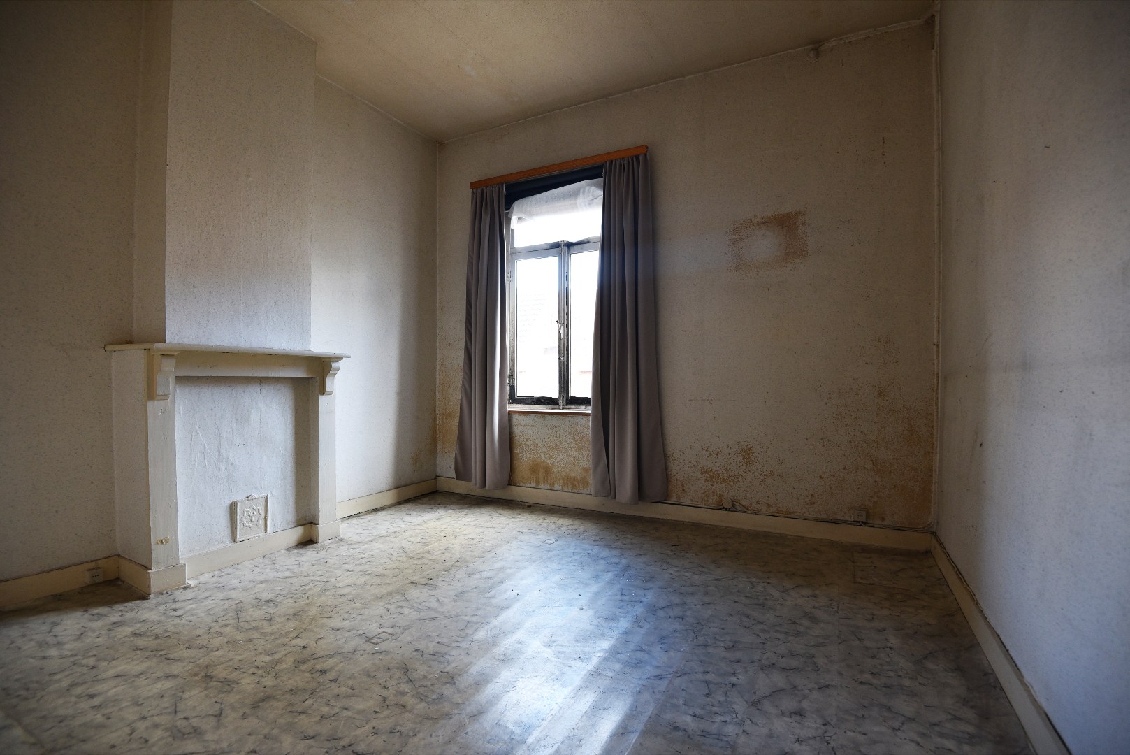 Grondig te renoveren woning maar ! GEEN RENOVATIEPLICHT ! Ideale starterswoning / investeringspand te Gent - foto 4