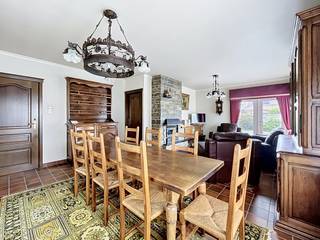!NIEUWE VOORWAARDEN!<br />Op zoek naar een te renoveren woning in centrum Aalter? In de Molenstraat bevindt zich deze te vrijstaande woning op een mooi perceel, ideaal voor wie zijn droomwoning volledig naar eigen smaak wil realiseren.<br /><br />Deze alleenstaande woning is dé ideale plek voor wie karakter en toplocatie wil combineren. Met vier slaapkamers en een gezellige woonkamer met open haard straalt deze woning enorm veel charme en warmte uit. De rondomliggende tuin zorgt ervoor dat je de hele dag door kan genieten van de zon. <br /><br />Dankzij de combinatie van een gunstige ligging, een mooi perceel en een flexibele indeling vormt dit pand een unieke opportuniteit. <br />Creëer hier jouw ideale thuis en geef deze woning een tweede leven.<br /><br />Mis deze unieke kans niet en plan vandaag nog je bezoek! <br /><br />Dit pand is onderworpen aan de renovatieverplichting van de Vlaamse overheid voor residentiële gebouwen (behoudens bij sloop binnen 5 jaar na de aankoop). Consulteer voor meer informatie de website van het Vlaams Energie- en Klimaatagentschap via https://www.vlaanderen.be/een-woning-kopen/renovatieverplichting-voor-residentiele-gebouwen<br /><br />Bestuursmaatregelen in het maatregelenregister: nee<br /><br />Deze AI-visualisaties zijn bedoeld als inspiratie. Er werd geen rekening gehouden met technische specificaties, stedenbouwkundige voorschriften of de concrete mogelijkheden tot realisatie.