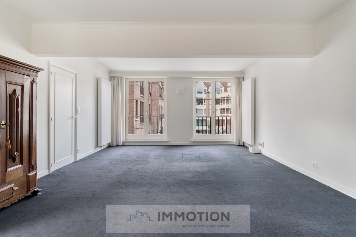 Mooi 1-slaapkamer appartement met parking aan het Overbekeplein. - photo 4