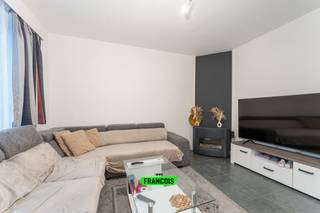 In de Frère-Orbanstraat 162 te Oostende vinden we dit stijlvol gerenoveerde appartement op de tweede verdieping, met een gunstig EPC-label C –...