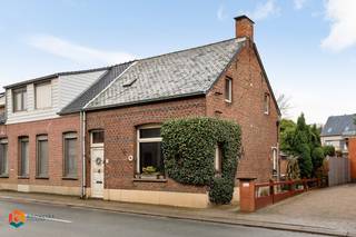 Op een uitstekende locatie in het centrum van Beerzel bevindt zich deze te renoveren woning met 2 slaapkamers en tuin. U geniet hier van een...