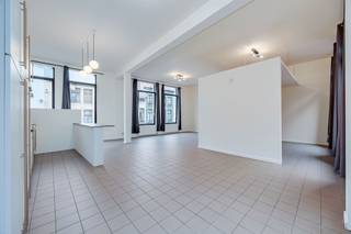 <p><span>On the second floor is this </span><span>apartment</span><span>, located in </span><span>Minderbroedersrui</span><span> in </span><span>Antwerp</span><span>, between Sint-Paulusstraat and Lange Koepoortstraat. The location is extremely convenient: in the middle of the city, with universities, stores, restaurants and the Royal Academy of Fine Arts all within walking distance. </span></p><p><span> </span></p><p><span>This second floor apartment </span><span>has a </span><span>usable area of 88m² </span><span>and</span><span> </span><span>offers a lovely </span><span>loft feel</span><span>, with a fully installed open kitchen and a bathroom with shower.</span></p><p><span> </span></p><p><span>Layout</span></p><p><span>- located on the 2nd floor (no elevator)</span></p><p><span>- loft area living room, dining room and kitchen</span></p><p><span>- open installed kitchen </span></p><p><span>- bathroom with shower, toilet and sink unit</span></p><p><span> </span></p><p><span>General building</span></p><p><span>- roof with insulation</span></p><p><span>- no elevator available</span></p><p><span>- individual utilities</span></p><p><span>- concrete structure</span></p><p><span> </span></p><p><span>Advantages</span></p><p><span>- top location </span></p><p><span>- double glazed windows </span></p><p><span>- EPC label C</span></p><p><span>- currently rented</span></p><p><span> </span></p><p><span>Are you interested in this apartment for sale in the center of Antwerp, are you looking for other real estate, an investment or do you want to know the value of your property? Then BOLT immo is the right place for you! We will gladly help you.</span></p><p><span> </span></p>