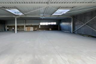 Ontdek deze moderne handelsruimte langs de drukbezochte Antwerpsesteenweg, op amper 950 m van de op- en afrit 3 Oostakker (R4). Een topligging...