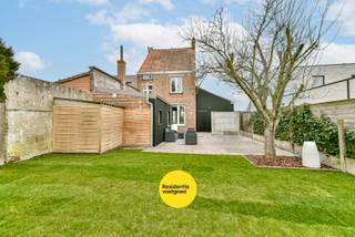 Deze prachtige woning in Gistel is een recent gerenoveerde half open bebouwing met een zonnige tuin met bijhorend terras en aanpalende garage...