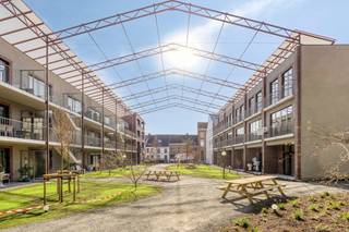 Kijk dag 29 maart tussen 10u en 13u, spring gerust binnen zonder afspraak!Deze hoogwaardige nieuwbouwwoning maakt deel uit van een recent aangelegd,...