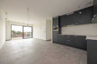 BEN-APPARTEMENT (85 M²) OP DE 4DE VERDIEPING MET TERRAS, ONDERGRONDSE AUTOSTAANPLAATS EN BERGING.INDELINGInkomhal , toiletruimte met handenwasser,...