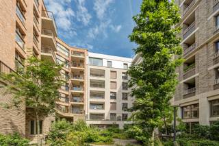 <p><span>Modern living on a small island between the city and tranquility</span></p><p><span> </span></p><p><span>Tallinnstraat is located in the popular Cadix neighborhood. The MAS, the marina, and Park Spoor Noord are within walking distance, as are numerous cozy coffee shops, restaurants, and stores. It’s a neighborhood that’s constantly evolving, yet where you can enjoy a surprisingly peaceful lifestyle.</span></p><p><span> </span></p><p><span>It’s also a practical location. Public transportation, Vélostations, and major access roads are nearby, making it easy to get in and out of the city.</span></p><p><span> </span></p><p><span>• Located on the fifth floor<br />• Recent new-construction project on Het Eilandje<br />• EPC A – energy-efficient living<br />• Two full-sized bedrooms<br />• Spacious terrace<br />• Ideal as a primary residence or investment</span></p><p><span> </span></p><p><span>As soon as you walk in, the open living space immediately catches your eye. Thanks to the large windows, you can enjoy plenty of natural light and a lovely sense of openness here. From the living space, you step right out onto the spacious terrace—a wonderful spot to start or end your day in peace.</span></p><p><span> </span></p><p><span>The open kitchen is fully equipped, practically laid out, and finished with high-quality materials.</span></p><p><span> </span></p><p><span>The apartment also features two full-sized bedrooms, ideal for a family, a home office, or a guest room. The bathroom has a modern finish and is equipped with a spacious walk-in shower and a double sink vanity.</span></p><p><span> </span></p><p><span>This move-in-ready apartment combines contemporary living comfort with an excellent location. Thanks to its energy-efficient design (EPC A) and sought-after location on Het Eilandje, it’s also an attractive option, whether as a primary residence or an investment.</span></p><p><span> </span></p><p><span>Schedule your visit at <span>www.sinjoor.be</span></span><span> or call us for more information at 03 283 05 00</span></p><p><span> </span></p>