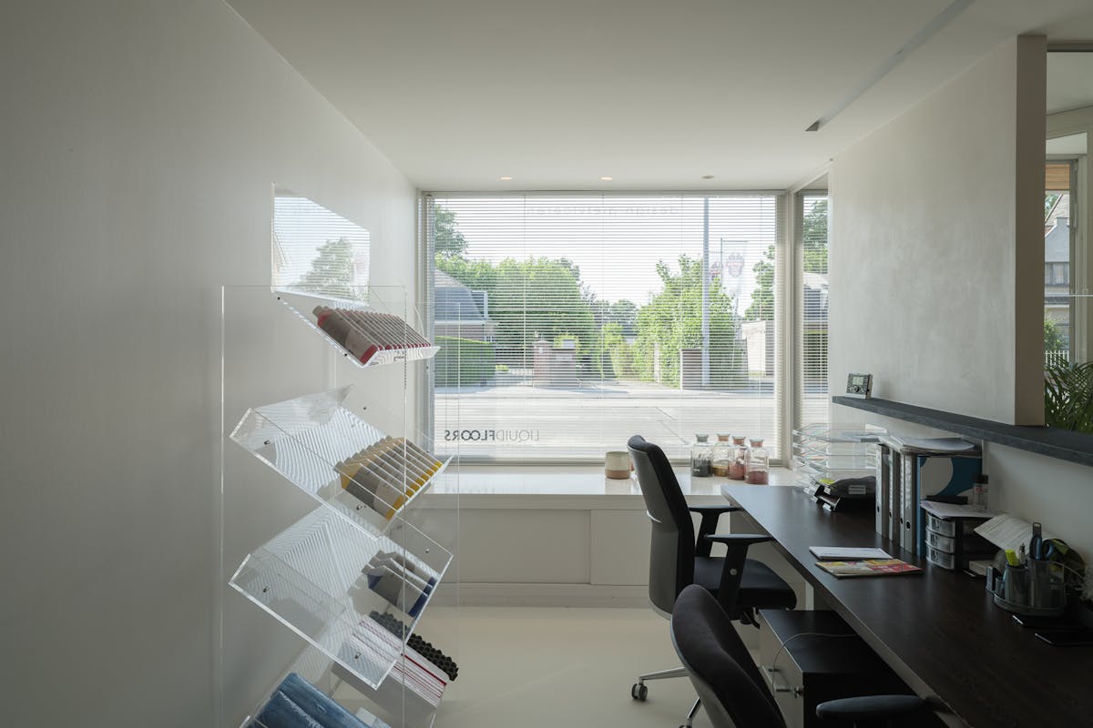 Local commercial prêt à emménager avec entrepôt à louer à Courtrai - photo 4