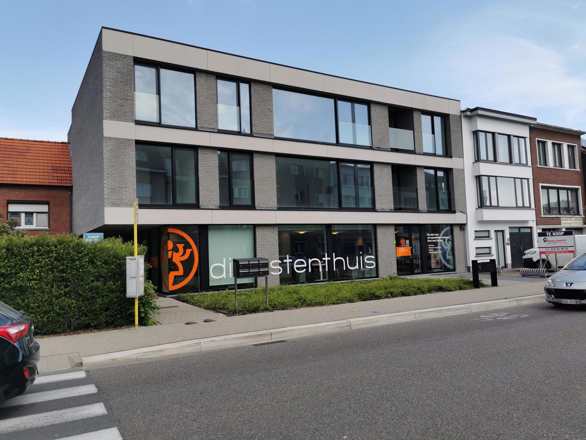 Afgesloten bovengrondse autostaanplaats - foto 5