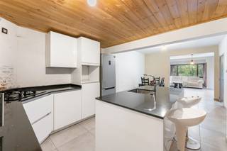 <p><span>Gerenoveerde woning op zalige, rustige ligging te Balen</span></p><p><span> </span></p><p><span>Belangrijkste troeven:</span></p><p><span>- Gerenoveerd en instapklaar</span></p><p><span>- Asbestveilig</span></p><p><span>- GEEN renovatieplicht</span></p><p><span>- Elektriciteit conform</span></p><p><span>- Verwarming vernieuwd met vloerverwarming</span></p><p><span>- Fantastische, rustige ligging in groene, natuurlijke omgeving</span></p><p><span>- Ruim bijgebouw met potentieel voor garage, werkhuis,...</span></p><p><span>- Zuidgerichte, onderhoudsvriendelijke tuin</span></p><p><span> </span></p><p><span>Bekijk zeker ook onze grondplannen met afmetingen. Zo krijgt u van thuis uit al een perfect beeld van wat deze woning te bieden heeft!</span></p><p><span> </span></p><p><span>Wenst u meer info of een vrijblijvende bezichtiging, contacteer dan ons kantoor op het nummer 014 39 99 99 en wij helpen u graag verder.</span></p>