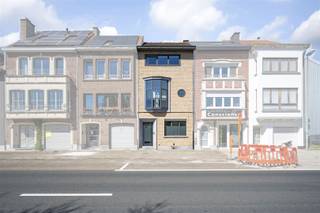 This charming middle-class home combines authenticity with contemporary comfort. Behind the beautiful facade with recently renovated,...