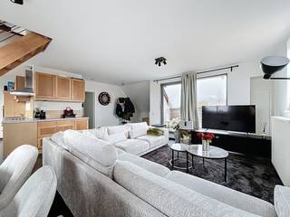 LIEU :Spacieux appartement duplex à louer à Adegem dans un endroit facile d'accès. L'appartement comprend 2 chambres et 3 terrasses avec vue sur...