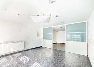 Ruim pand van 100m² met privatieve kelder van 40m² te koop in de Franslaan 35 te Nieuwpoort-Bad, vlot om te vormen tot een royale gezinswoonst...