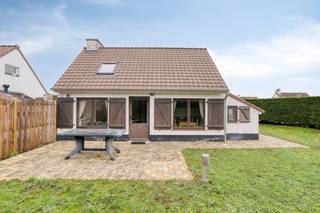 Holiday home with south-facing garden for sale in the Sunparks holiday park in Oostduinkerke, near Nieuwpoort. The house has 2 parking spaces near...