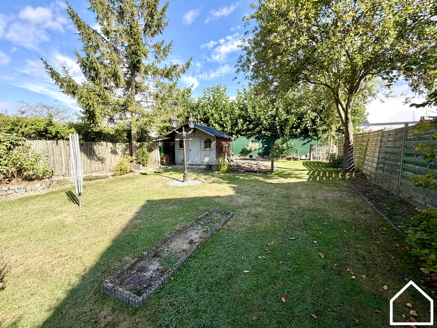 HALFOPEN WONING MET 4 SLPKS, TUIN EN GARAGE (413m²) - foto 4