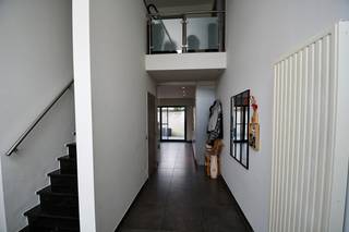 Deze ruime, onderhoudsvriendelijke en energiezuinige woonst kan u terugvinden in Oosteeklo.De woning beschikt over een recent bouwjaar, een lage EPC...