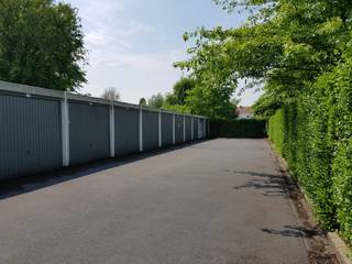 Ruime garagebox (nr. 11) te huur nabij het centrum van Rumbeke.Oppervlakte: Garage met opp. 18 m² (6m op 3m)85,00€ incl. BTW Deze garage is...