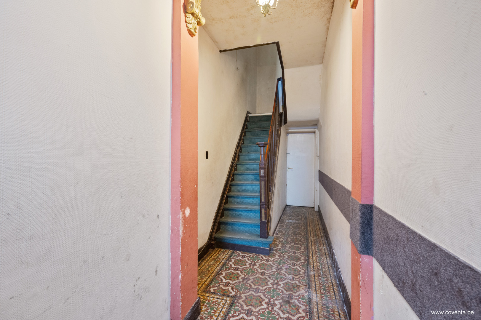 Te renoveren woonst met mogelijkheid tot 4 slaapkamers te Roeselare - foto 2