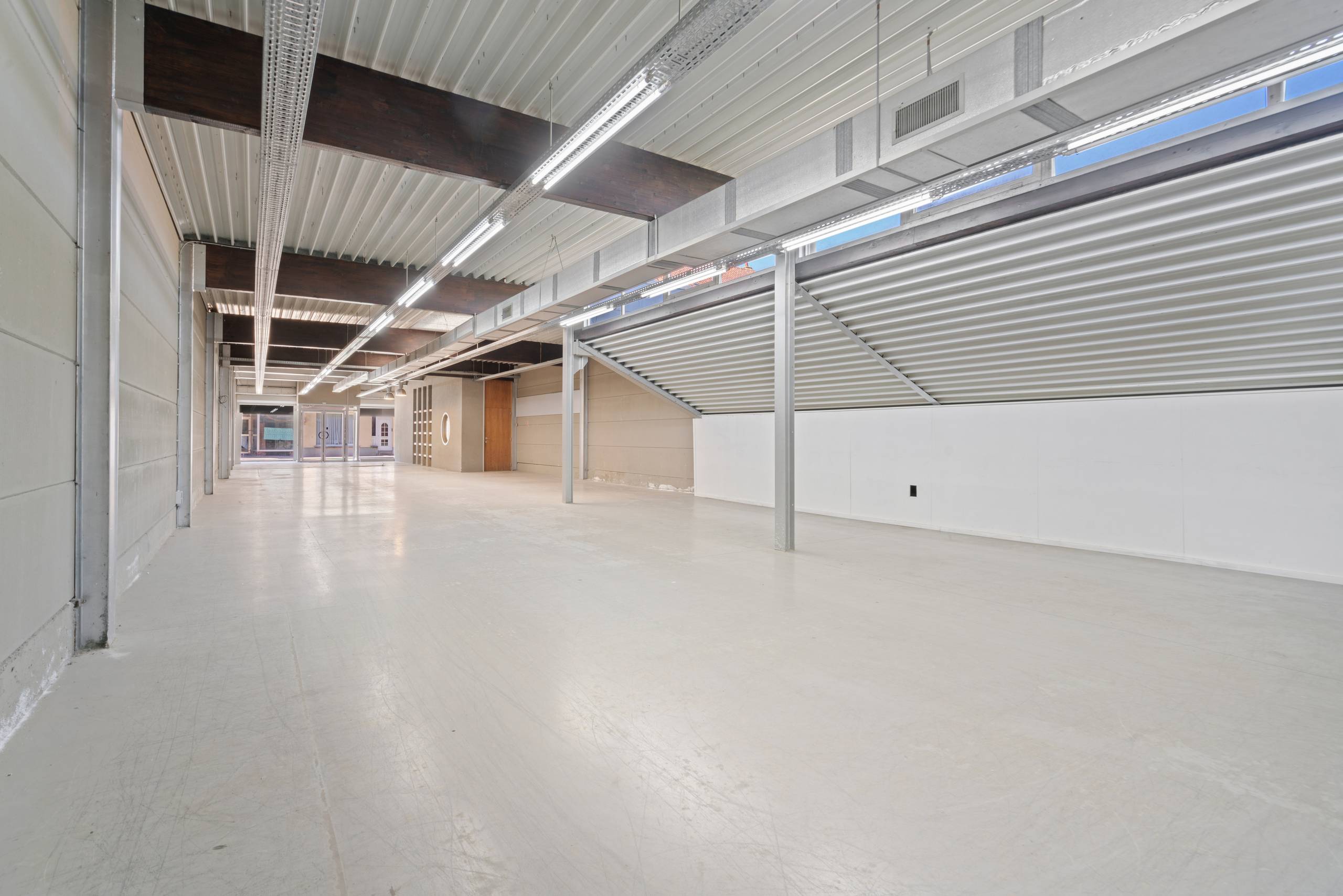 Ruim handelspand met potentieel voor 2 bovengelegen lofts - foto 3