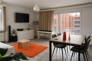 <p><span><strong>Demandez votre visite via info@optimusvastgoed.be ! </strong></span><br />TURN<span><strong>: Appartement d'une chambre à Lummen ! </strong></span><br />Cet<span><strong>appartement bien entretenu est situé sur le Ringlaan à Lummen, dans un endroit central et facilement accessible. Toutes les commodités telles que les magasins, les transports publics, les restaurants et les voies d'accès aux E313/E314 sont à proximité immédiate.</strong></span> L<span><strong>'appartement est situé au troisième étage et est accessible par ascenseur. </strong></span><br />Le<span><strong>salon spacieux s'ouvre sur une terrasse agréable. A côté se trouve une cuisine séparée, équipée de placards et d'appareils électroménagers. L'appartement dispose également d'une salle de bain avec douche dans la baignoire, d'un débarras et d'une chambre à coucher. Au sous-sol, il y a une cave fermant à clé et un garage fermé à clé. Les charges communes comprennent la consommation d'eau et le chauffage.</strong></span><br />Localisation<span><strong>:</strong></span><br />L'<span><strong>appartement est idéalement situé sur le Ringlaan à Lummen, à proximité des commerces, des transports en commun et à une courte distance des bretelles de l'E313 et de l'E314.</strong></span><br />Plan d'étage<span><strong>: </strong></span><br />Plan d'étage<span><strong>: entrée, débarras, salle de bain, chambre, salon avec terrasse, cuisine. #Appartement en sous-sol</strong></span><span><strong>et garage.</strong></span><br />Tribs<span><strong>: </strong></span><br />-<span><strong> Emplacement central ! </strong></span><br />-<span><strong> Appartement en sous-sol et garage ! </strong></span><br />-<span><strong> Ascenseur disponible ! </strong></span><br />EPC<span><strong>C avec certificat numéro</strong></span><span><strong>20230120-0002785813-RES-1<br />Coûts</strong></span><span><strong>communs</strong></span><span><strong>75 euros par mois pour l'eau et le chauffage avec règlement annuel.</strong></span><span><strong><br />Disponible</strong></span> immédiatement<span><strong>.</strong></span></p>