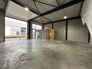 KMO-unit van 120m² te huur gelegen in het bedrijvenpark 'De Witte Molen' te Aarschot. Vlot bereikbaar, op de kruising van de Ring rond Aarschot,...
