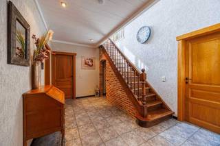 Goed onderhouden en instapklare provençaalse woning met aangename zuid-west georiënteerde achtertuin. Bouwjaar 1996. Perceelsoppervlakte 938 m²...