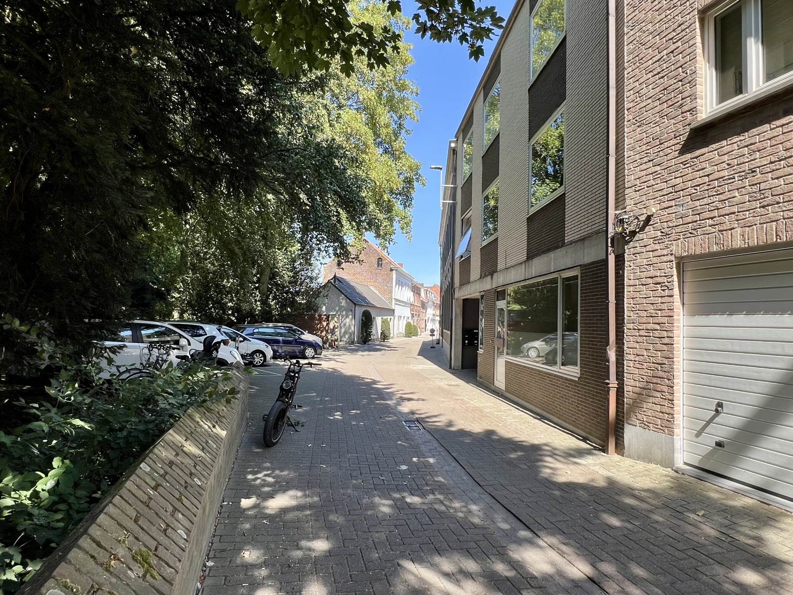 Centraal gelegen 2 slaapkamerappartement met tal van mogelijkheden - foto 1