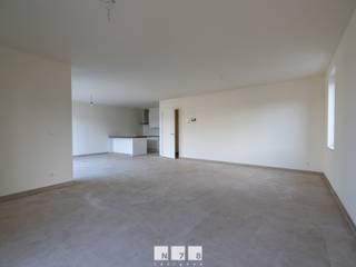 <p><strong>RESIDENTIE DE SPAR: IN HET CENTRUM VAN ELEN BIEDEN WE 13 ENERGIEZUINIGE NIEUWBOUWAPPARTEMENTEN TE HUUR AAN.<br /><br /><span>WERKWIJZE HUURDOSSIER<br /></span></strong><span>Interesse? Surf dan zeker naar onze advertentie via https://www.groepn.be/appartement-te-huur-in-dilsen-stokkem/7883084.<br />Uw kandidatuur kan ingediend worden via https://mijnhuurprofiel.be/whise/7883084?subdomain=n78-vastgoed.<br />Aanvaarding gebeurt steeds in overleg met de verhuurder op basis van de gevraagde gegevens en documenten.</span><strong><br /><br />ALGEMEEN<br /></strong>Het project omvat 13 appartementen met 2 slaapkamers en 1 appartement met 3 slaapkamers. Alle appartementen zijn voorzien van een ruim terras én een privatieve carport.<br /><strong><br />INDELING <br /></strong>Het gebouw bestaat uit een gelijkvloerse verdieping met 7 appartementen en een eerste verdieping waar zich eveneens 7 appartementen bevinden. Alle appartementen zijn volledig ingericht en voorzien van alle comfort. <br /><br />De appartementen zijn voorzien van een inkomhal, apart toilet, ruime woonkamer met open geïnstalleerde keuken, berging, 2 of 3 slaapkamers en een mooi, ingerichte badkamer. Alle appartementen beschikken over een ruim terras en de gelijkvloerse appartementen hebben bovendien aansluitend een private tuin.<br /><br /><strong>ZONNEPANELEN</strong><br />Alle appartementen zijn voorzien van privatieve zonnepanelen die aldus aangesloten zijn op het betreffende appartement. De appartementen zijn bijzonder energiezuining en hebben een max. E-peil van E10. Als huurder geniet u dus van een lage energiefactuur. <br /><br /><strong>CARPORTS &amp; PARKEERPLAATSEN</strong><br />Elk appartement beschikt over zijn eigen privatieve carport. Bovendien zijn er nog 7 buitenparkings beschikbaar die kunnen bijgehuurd worden. <br /><strong><br />WERKWIJZE HUURDOSSIER<br /></strong>Interesse? Surf dan zeker naar onze advertentie via<br />Uw kandidatuur kan ingediend worden via<br />Aanvaarding gebeurt steeds in overleg met de verhuurder op basis van de gevraagde gegevens en documenten.<br /><br /><strong>HUURPRIJZEN EN BELANGRIJKE HUURINFO <br /></strong>- Maandelijkse huurprijs: 945 EUR tot 1.075 EUR per maand, afhankelijk van het appartement.<br />- Gemeenschappelijke kosten: 75 EUR of 85 EUR per maand, afhankelijk van het appartement.<br />- Huurwaarborg: 3 maanden huur.<br />- Gewenste duur huurcontract: in onderling overleg.<br />- Onmiddellijk beschikbaar.<br />- Kosten plaatsbeschrijving in- én uitrede zijn voor de helft ten laste van de huurder.<br />- Verschillende oppervlaktes beschikbaar.<br /><br />Bekijkt u deze advertentie via een aanverwante vastgoedsite, surf dan zeker naar onze website <strong>www.N78vastgoed.be</strong> voor een uitgebreide beschrijving en foto's. <strong>Meer info: +32 (0)491 53 54 24 of silvia@N78vastgoed.be.</strong></p>