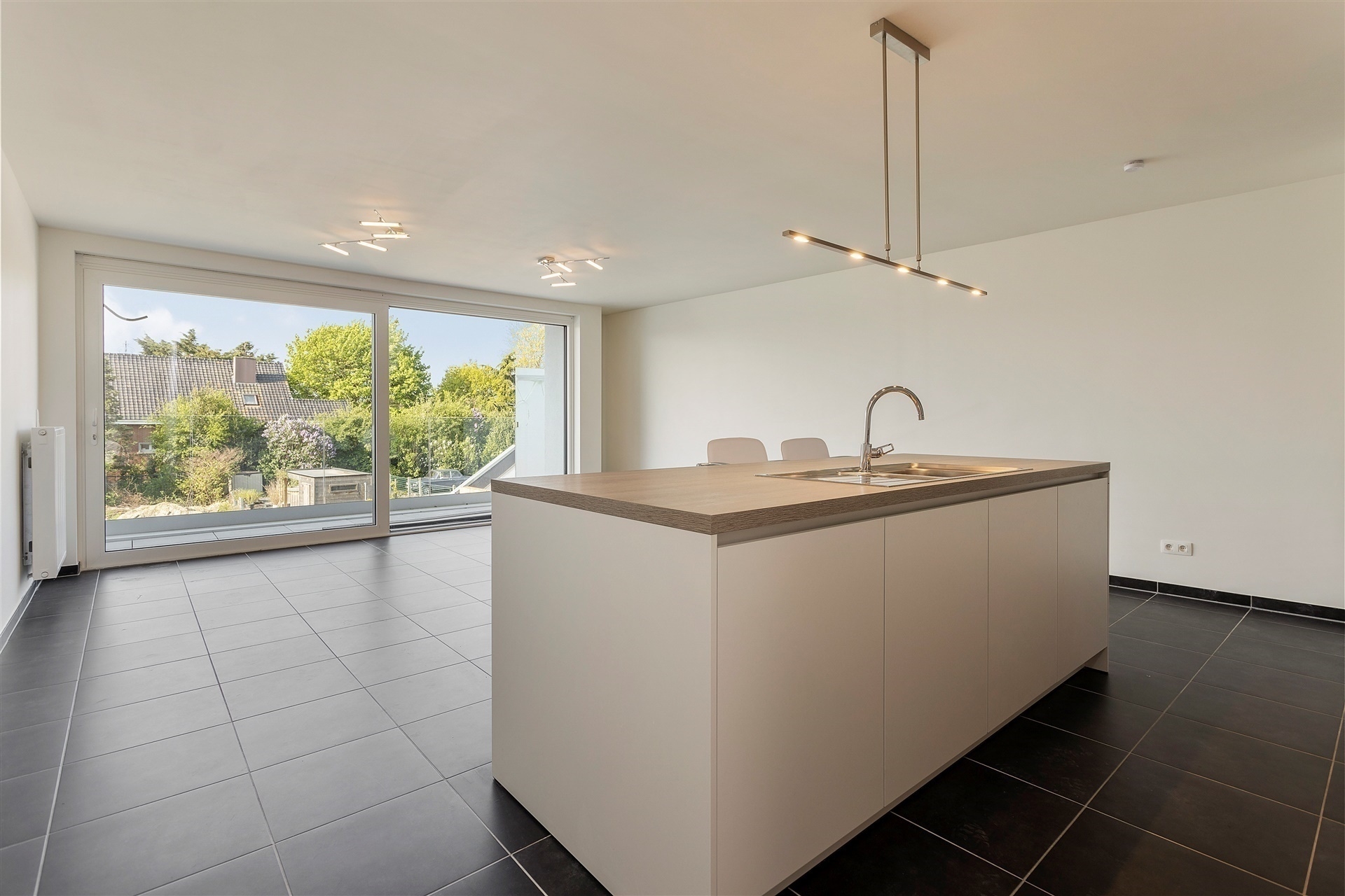 Appartement avec 2 chambres près du centre  - photo 2