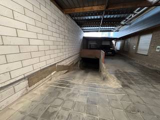 Op niveau -1 in de Bayauxlaan vindt u deze goed toegankelijke parkeerplaats voor 2 wagens achter elkaar.Bezoeken? Graag na afspraak met Avantimmo op...