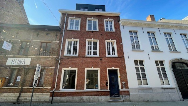 Gerenoveerd appartement op 1°verdieping in centrum Lier met 2 slaapkamers op 50 meter van de Grote Markt. EPC B energie zuinig - foto 2