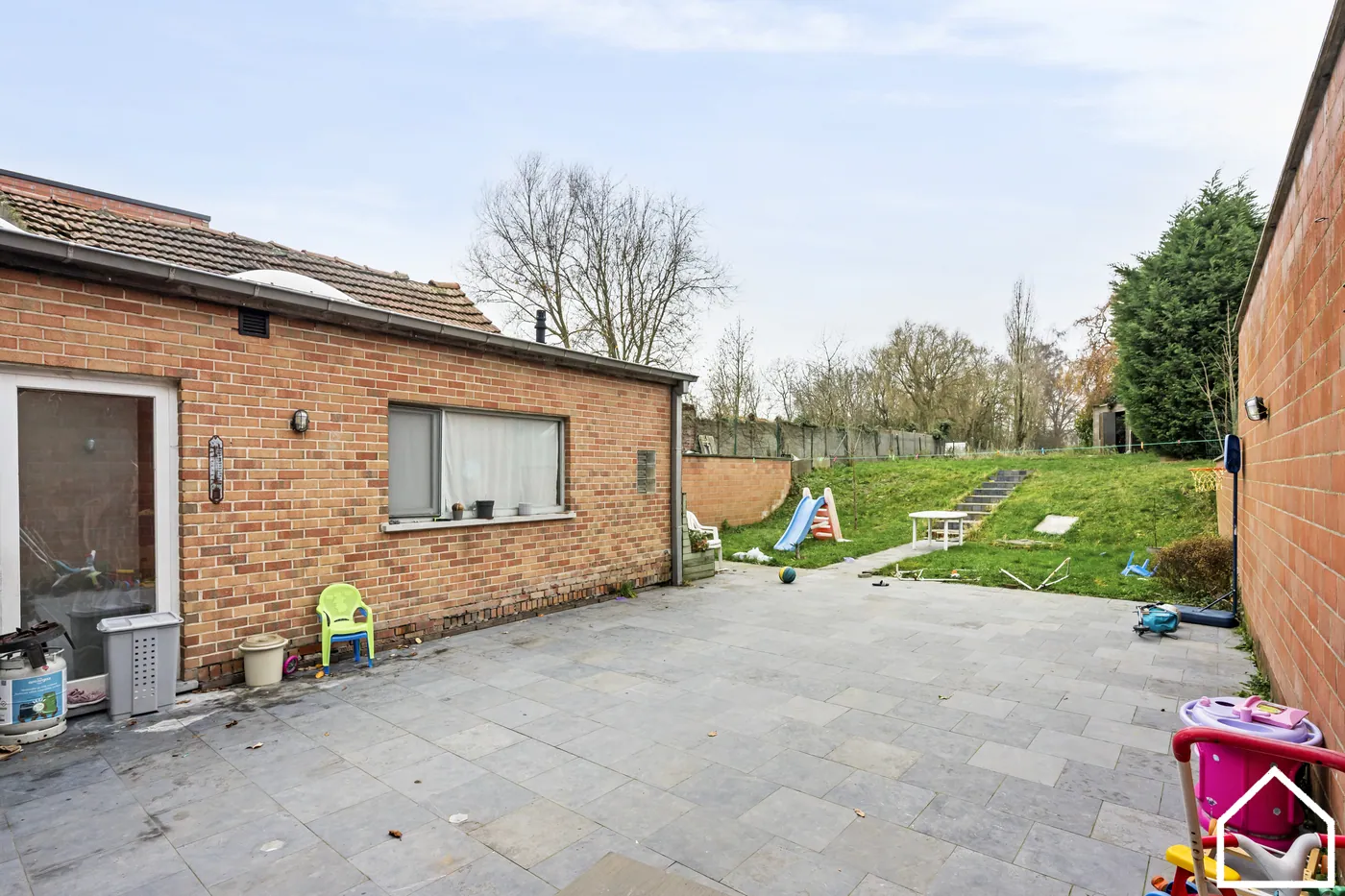 APPARTEMENT MET 2 RUIME SLPKS, GUNSTIG EPC EN RUIME TUIN MET TERRAS - foto 4