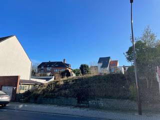 Bouwgrond geschikt voor een open bebouwing met open zicht.Het gebouw telt maximaal twee woonlagen (kelder + gelijkvloers +...