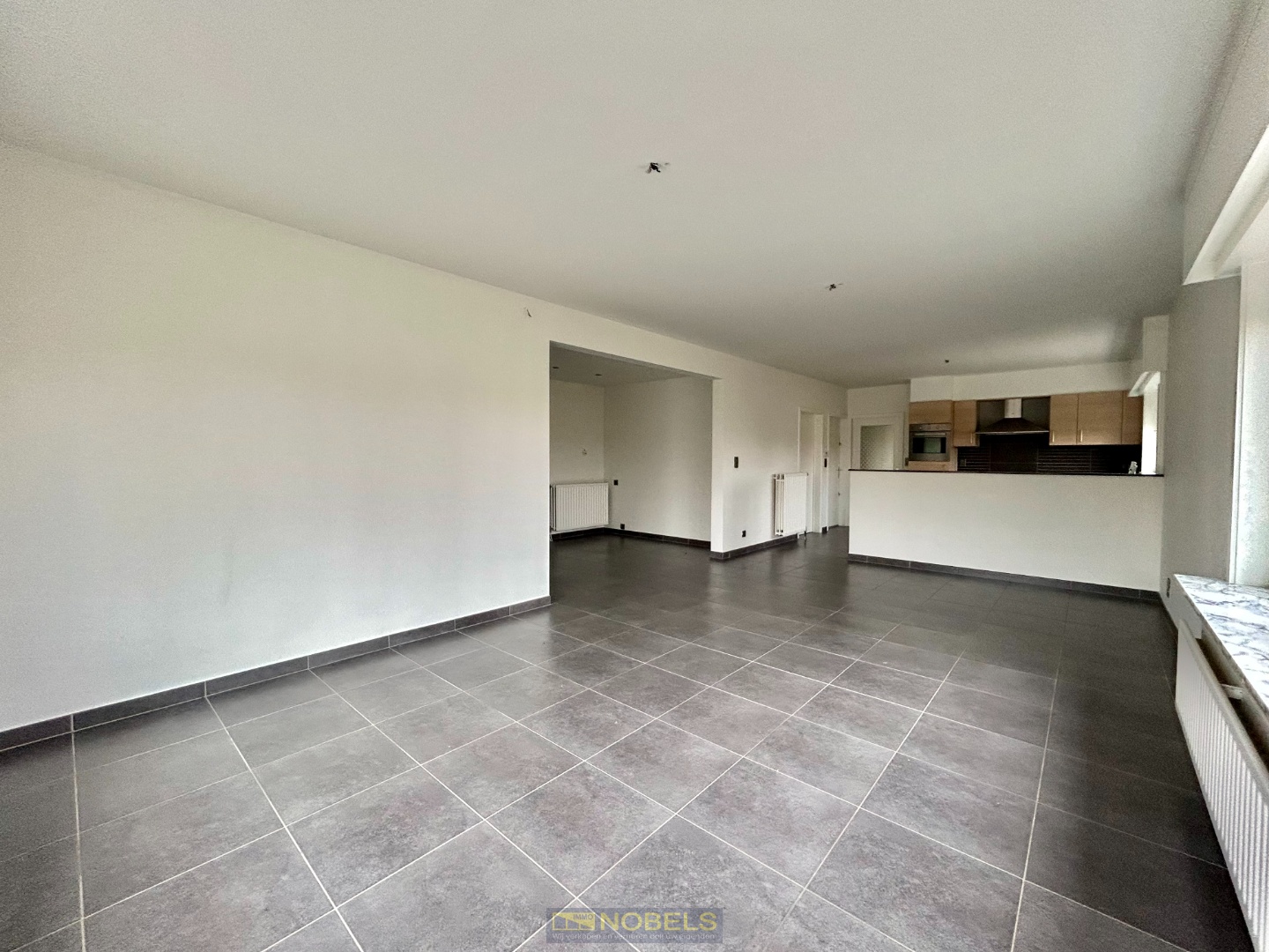 Te huur, multifunctioneel eigendom met woonst, magazijn (290m²) en loods (100m²) te Oudenaarde - photo 2