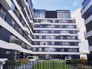 <strong>Dit appartement is beschikbaar vanaf 1 oktober 2026!<br />Vaste kosten: € 150,00 per maand + € 50,00 per maand provisie verwarming (je hebt zelf GEEN gascontract nodig!)<br />Autostaanplaats mee te huren aan € 100,00 per maand! </strong><br /><br />Op de 5de verdieping bevindt zich dit prachtig appartement met een uniek en rustgevend uitzicht over het water. De ideale combinatie van comfort, een aangename woonomgeving en een uitstekende ligging.<br /><br />Het appartement beschikt over 2 slaapkamers en een eigen autostaanplaats.<br /><br />Dankzij de centrale ligging bevinden het centrum van Hasselt, winkels, horeca en diverse voorzieningen zich op wandelafstand. Tegelijk geniet je vanuit het appartement van een aangenaam uitzicht en een gevoel van rust.<br /><br />Een ideale woonst voor wie comfortabel en centraal wil wonen, met het water als prachtig decor.<br /><br /><strong>Het luxueuze, fantastisch gelegen appartement wacht vol ongeduld op een nieuwe bewoner. Surf naar www.vdv-vanderveken.be, kies bij “TE HUUR” voor dit pand en vul de kandidatenfiche in (klik in het gouden balkje op “Ik wil dit pand graag huren!”). Wij contacteren je voor een afspraak! </strong>