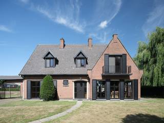 BEZOEKMOMENT VOLZET! In het gegeerde Drongen, waar rust en bereikbaarheid hand in hand gaan, wacht een solide woning met karakter.Gebouwd in de jaren...