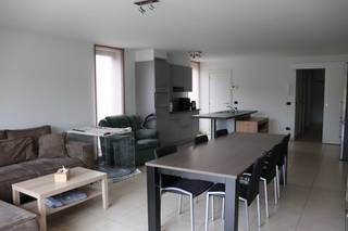 Instapklaar gelijkvloers appartement gelegen aan de Winkelomseheide in Geel, in een zeer rustige en groene omgeving vlak bij het kanaal en met...