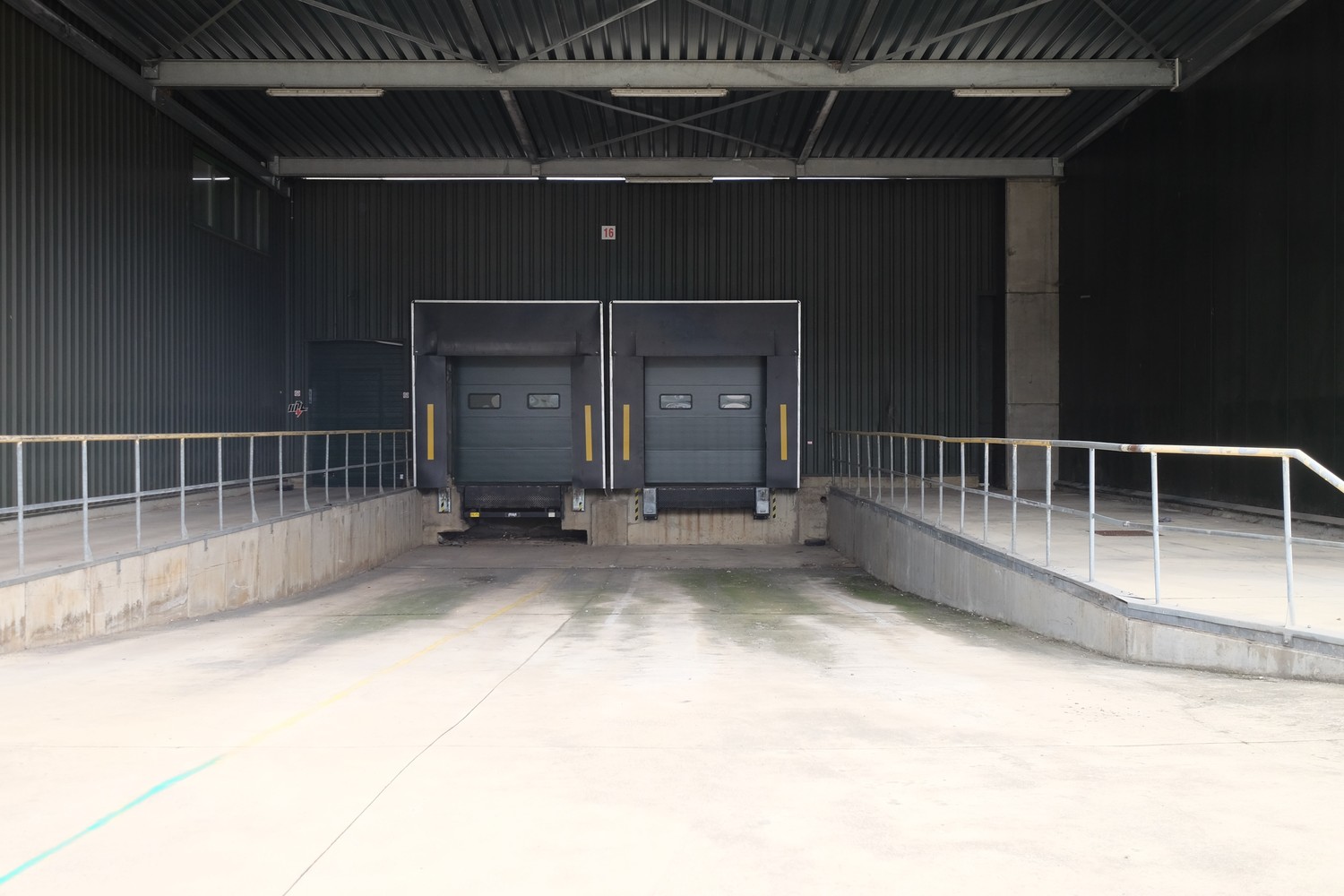 Bedrijfshal Te Huur - foto 2