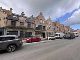 Dit lichtrijke en ruime appartement is ideaal gelegen in het hart van Diksmuide, op wandelafstand van winkels, horeca, openbaar vervoer en...