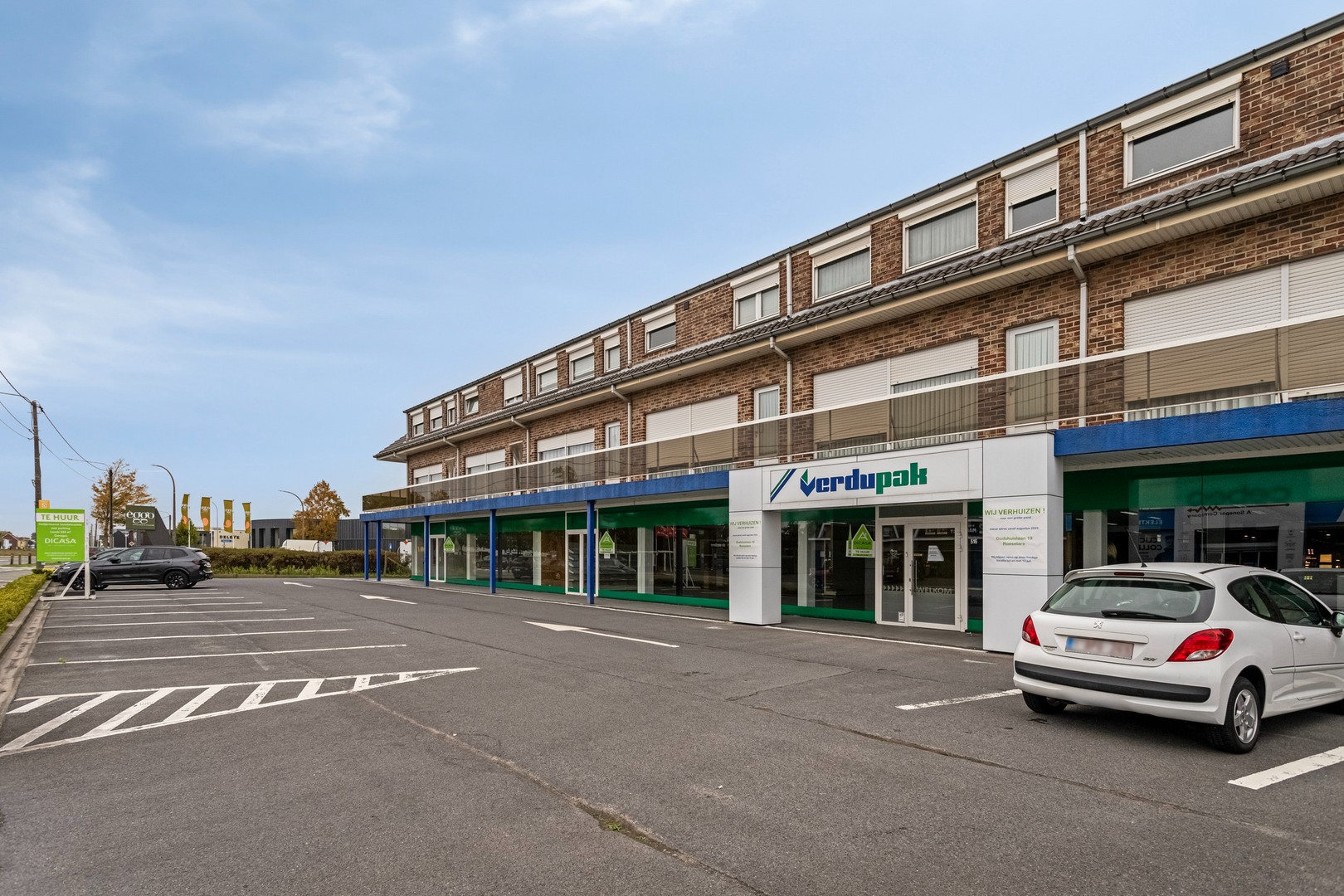 Handelsruimte van 755 m² met voorliggende parking met commerciële ligging - foto 2